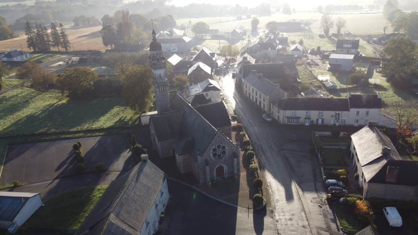 Prise de vue en drône de l'église de Loscouët-sur-Meu